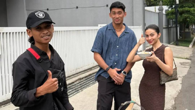 Daffa Wardhana Temani Ariel Tatum Jajan Cuanki