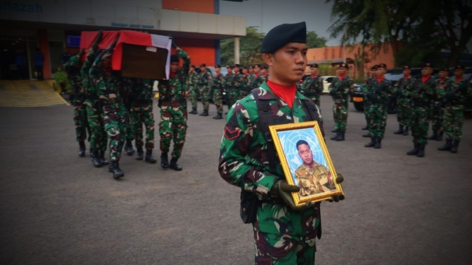 VIVA Militer: Prosesi pemakaman Kopda Eko Prambudi Santoso