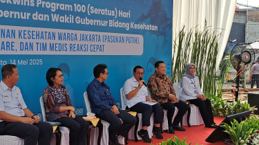 Gubernur Jakarta Pramono Anung dan Menteri Kesehatan Budi Gunadi Sadikin saat menghadiri peluncuran program layanan kesehatan di Rusunawa Tanah Tinggi 