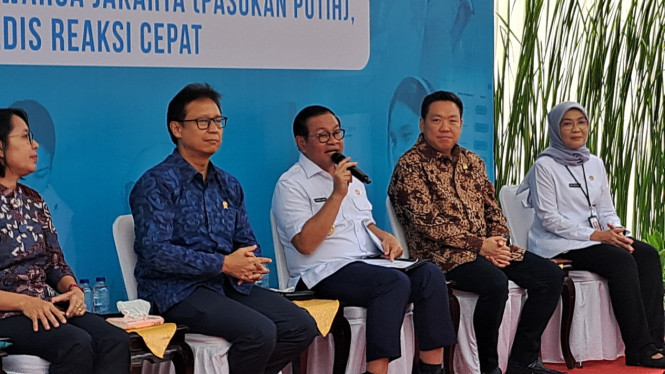 Gubernur Jakarta Pramono Anung dan Menteri Kesehatan Budi Gunadi Sadikin saat menghadiri peluncuran program layanan kesehatan di Rusunawa Tanah Tinggi 
