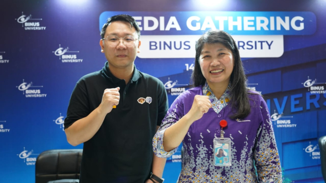  Rektor BINUS University, Dr. Nelly, S.Kom., M.M
