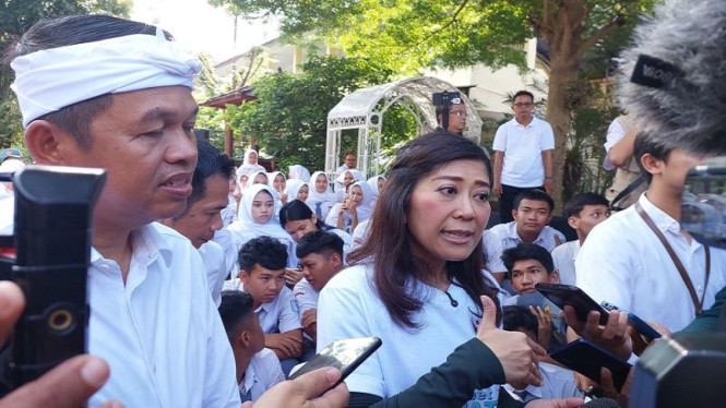 Menkomdigi Meutya Hafid bersama Gubernur Jawa Barat Dedi Mulyadi