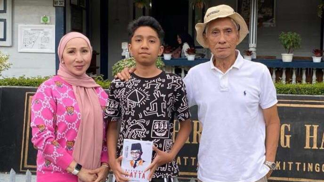 Ibrahim Ambong Bersama Istri dan Anaknya