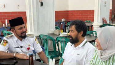 Muzakir Manaf saat disambut Bupati Aceh Timur Iskandar Usman Al Farlaky