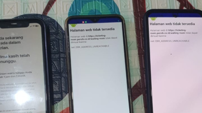 Bobotoh kesulitan mengakses aplikasi penjualan tiket Persib versus Persis (foto: Dede Idrus) 