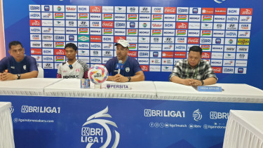 Pelatih Persita, Fabio Lefundes dan Mario Jardel dalam sesi jumpa pers jelang laga melawan Persib 