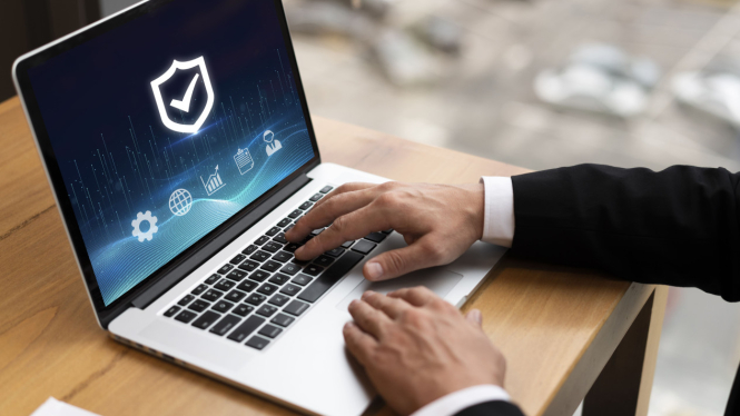Ilustrasi antivirus di laptop