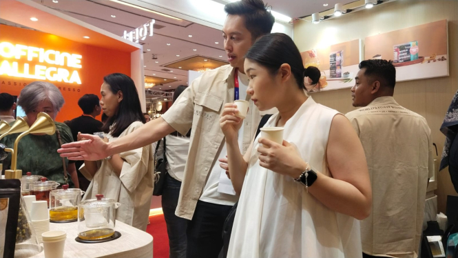 Mencicipi Teh dari Indonesia