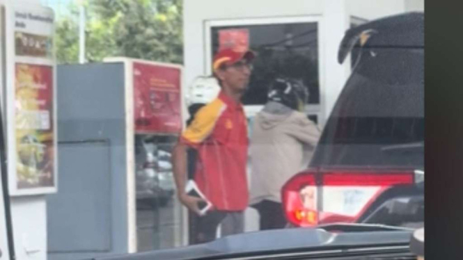 Penyandang disabilitas bekerja di Shell Indonesia.