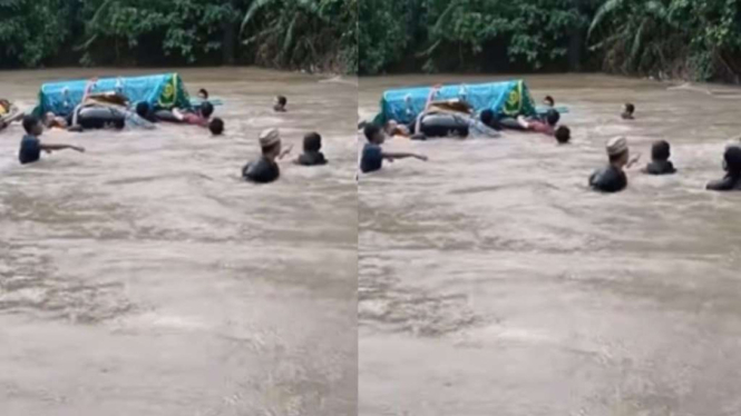 Warga bopong jenazah lewati arus sungai