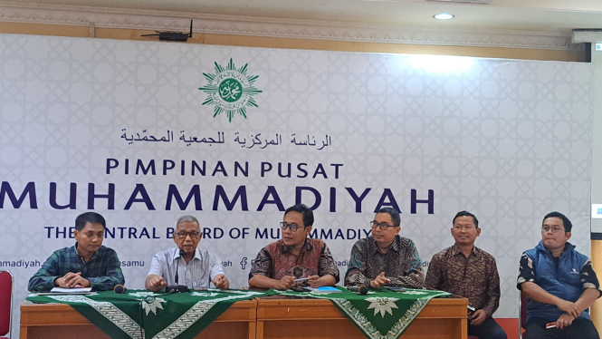 Ketua PP Muhammadiyah, Busyro Muqoddas saat konferensi pers 