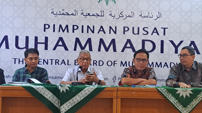 Ketua PP Muhammadiyah, Busyro Muqoddas saat konferensi pers 