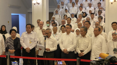Guru besar FK UI menyampaikan sejumlah sorotan kritis terhadap perubahan regulasi yang dinilai berpotensi merusak fondasi profesionalisme dan mutu pendidikan kedokteran di Tanah Air.