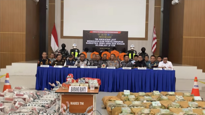 VIVA Militer: Pangkoarmada I Laksda TNI Fauzi di Mako Lantamal IV