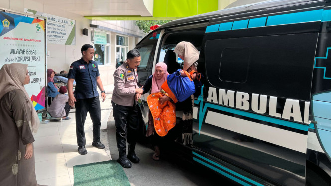Polres Gresik membantu pengobatan bayi