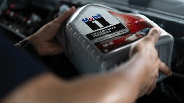 Pelumas Mobil1 digunakan untuk balap Porsche