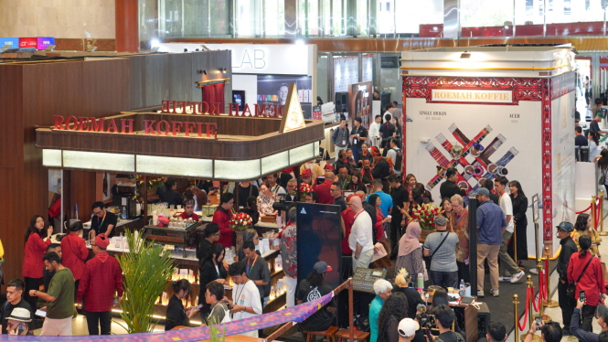 Booth Roemah Koffie di ajang World of Coffee (WOC) Jakarta 2025