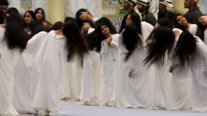 Tarian ‘balik rambut’ Al-Ayyala khas ala Uni Emirat Arab
