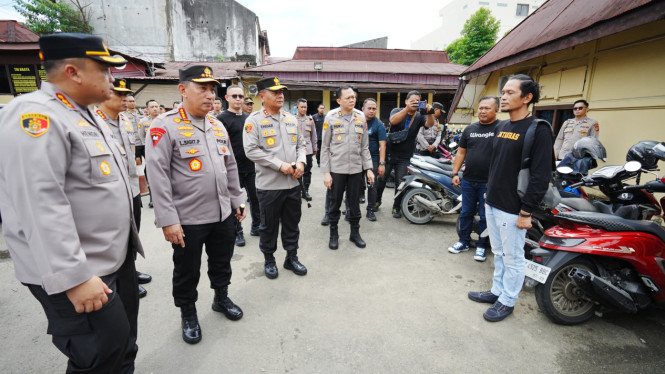 Kapolri Jenderal Listyo Sigit Prabowo meninjau Polsek Samarinda Kota (dok. Polri)
