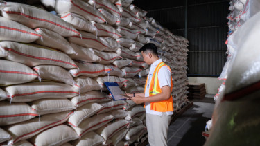 Cara BULOG jaga kualitas beras di gudang