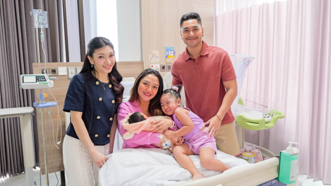 Siti Badriah dan Krisjiana Baharudin