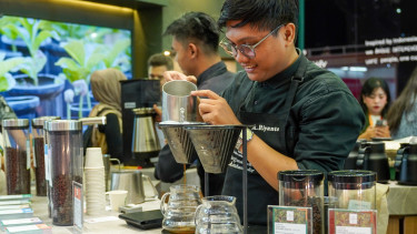 Barista di World of Coffee Asia 2025
