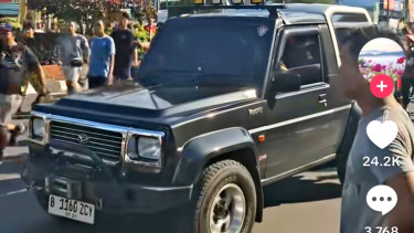 viral mobil terobos masuk area CFD Depok