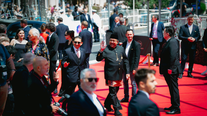 Menteri Kebudayaan Fadli Zon dan Wakil Gubenur Jakarta Rano Karno di Red Carpet Festival Film Cannes 2025 (dok. istimewa)