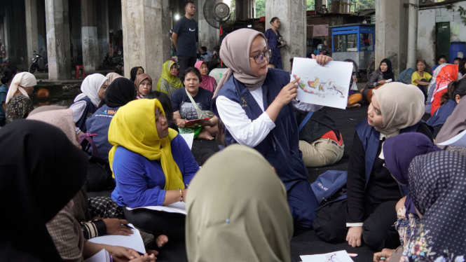Mengajar di Kolong Jembatan