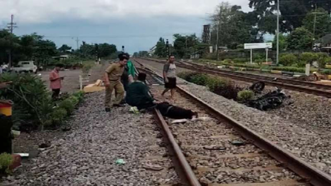 Kereta api KA Malioboro Express tabrak 7 pengendara motor di Magetan