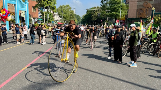 Komunitas sepeda penny farthing ikuti peluncuran IVCA Rally 2026 di CFD Solo