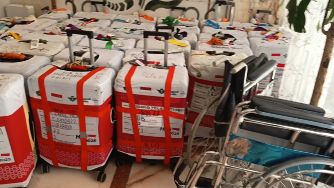 Koper-koper jemaah yang tertinggal rombongan disimpan di hotel transit