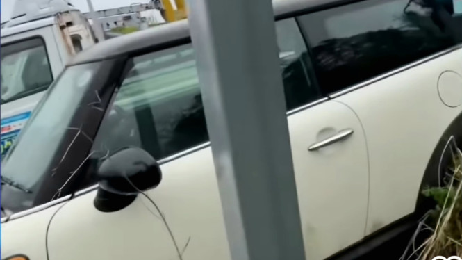 Mini cooper rongsok di Jepang
