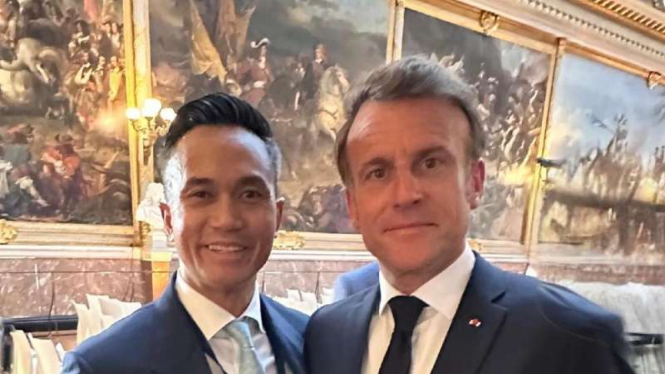 Ketua Umum Kadin Indonesia Anindya Bakrie dan Presiden Prancis Emmanuel Macron.