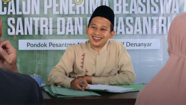 Pondok Pesantren Mambaul Ma'arif Denanyar Jombang terima beasiswa.
