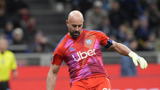 Kiper Como 1907, Pepe Reina