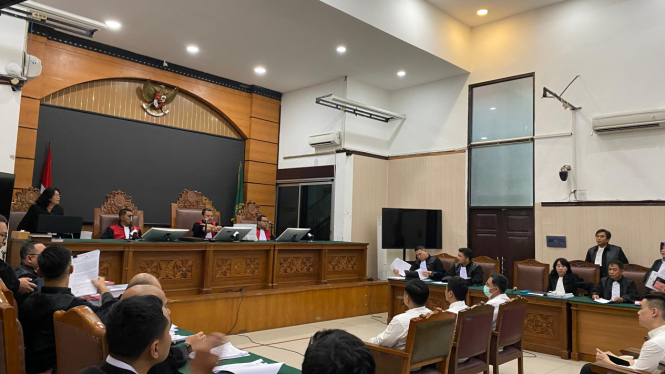 Para terdakwa kasus dugaan 'penjagaan' situs judi online (judol) di Kominfo RI