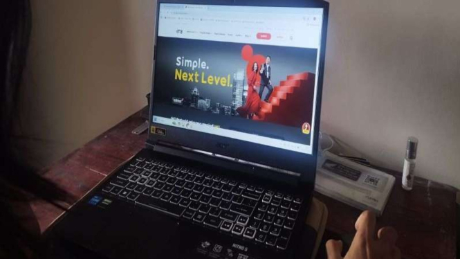 Pengguna IM3 Platinum tengah menjelajah dunia maya.