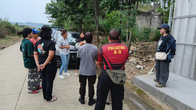 Polisi menyelidiki kematian dua anjing yang diduga diracun di Bogor, Jawa Barat.