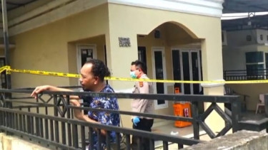 Foto : Kapolresta Jambi, Kombes Pol Boy Sutan Binanga Siregar dan Kasat Reskrim ke Rumah Aipda Hendra Yang Diduga Dibunuh  