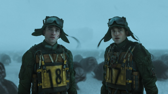 Robert Pattinson di film Mickey 17.
