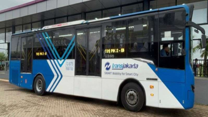 Transjabodetabek rute PIK 2-Blok M siap berangkat.