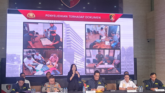 Konferensi pers soal Ijazah Jokowi di Mabes Polri 