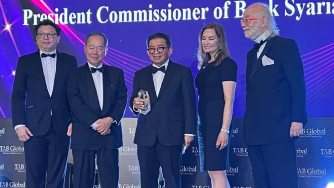 Muliaman Darmansyah Hadad terima penghargaan William Seidman Award for Lifetime Achievement in Leadership in the Financial Services Industry dari The Asian Banker
