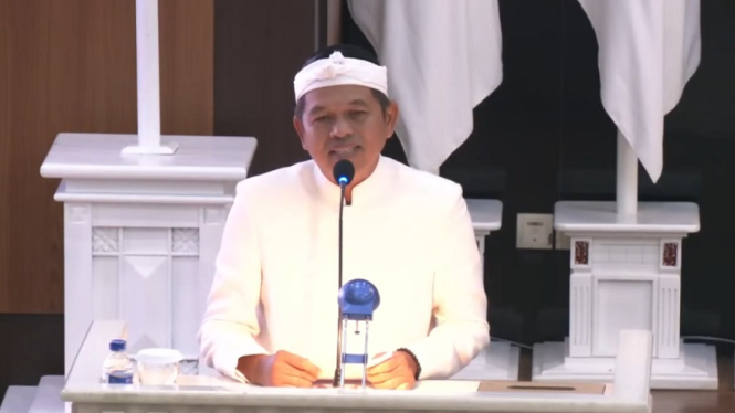 Gubernur Jawa Barat Dedi Mulyadi di rapat paripurna DPRD Jabar