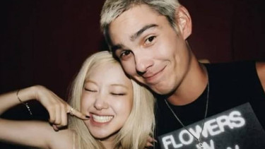 Rose BLACKPINK dan Evan Mock.