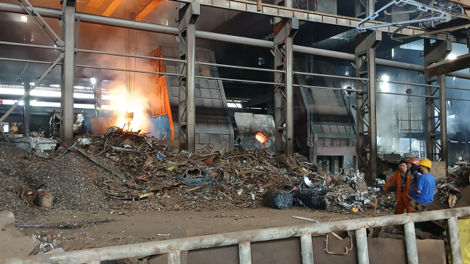 Kondisi pabrik peleburan baja PT Power Steel Mandiri di kawasan industri milenium, tangerang
