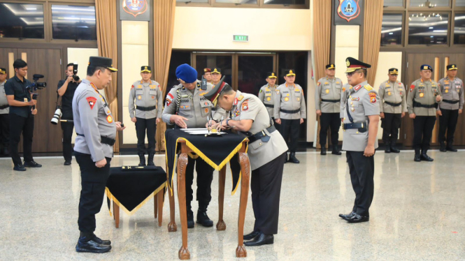 Kapolri Pimpin Upacara Kenaikan Pangkat 