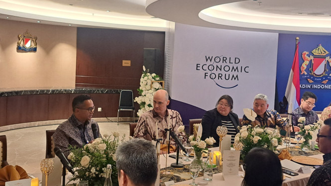 Ketua Umum Kadin Indonesia, Anindya Novyan Bakrie, dengan WEF dalam suatu acara