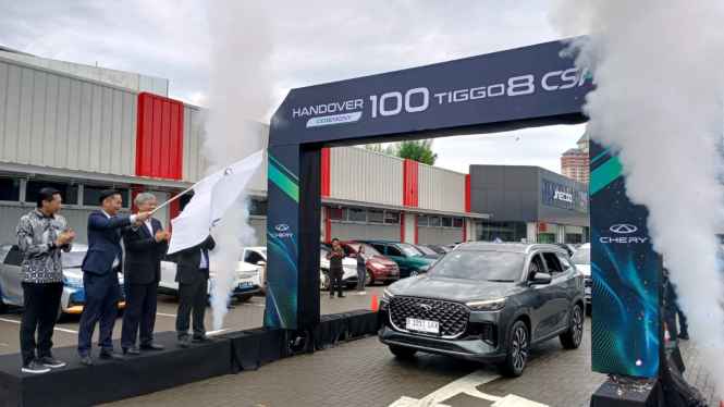 Penyerahan 100 unit Chery Tiggo 8 CSH ke konsumen di Jakarta.